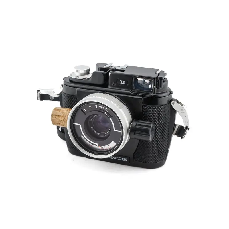 Nikon Nikonos II + 35mm f2.5 W-Nikkor + Nikonos Flash Unit Adapter
