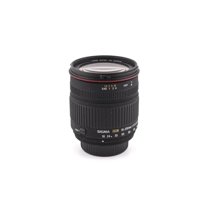 Sigma 18-200mm f3.5-6.3 D DC
