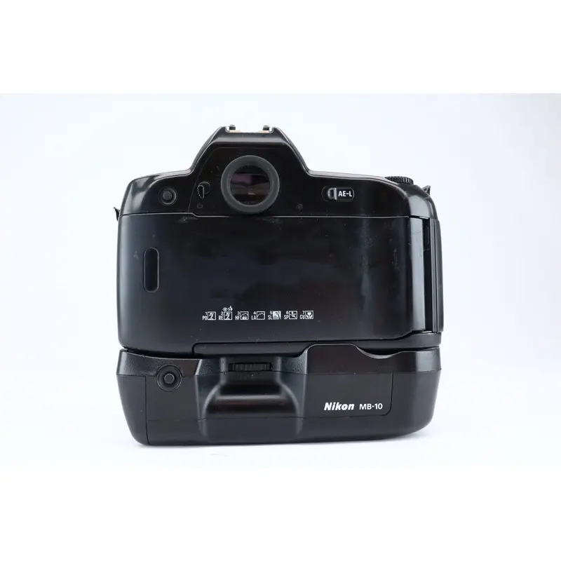 Nikon F90X + Nikon MB-10 battery grip