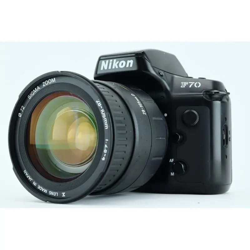 Nikon F70 + Sigma zoom 28-105mm 2,8-4