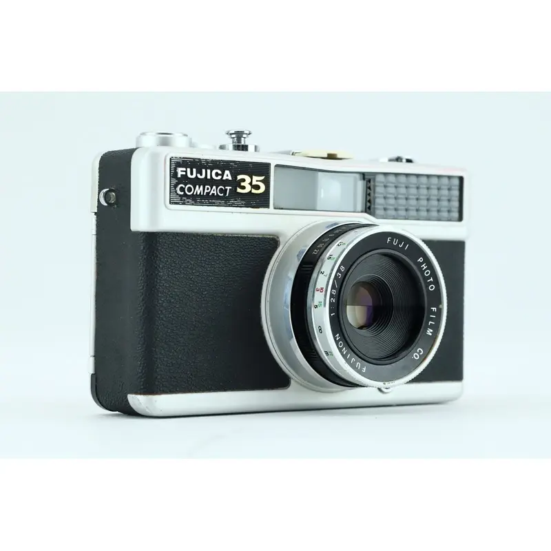 Fujica compact S with Fujinon 1:2.8/38 lens