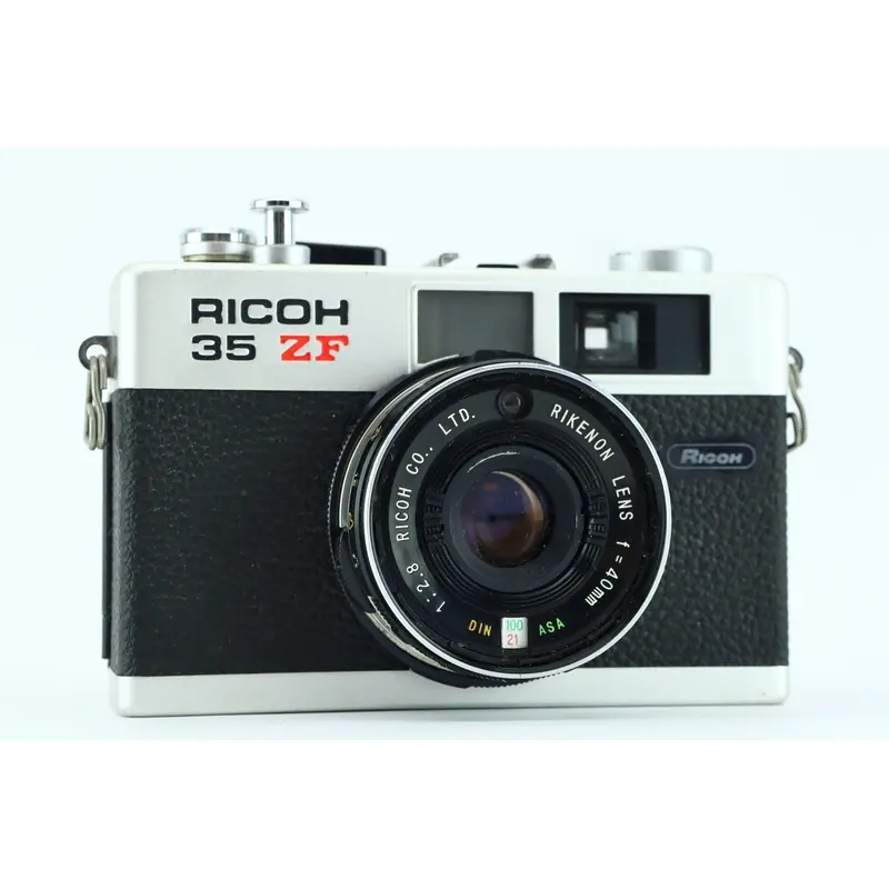 Ricoh 35 ZF + 40mm 2,8