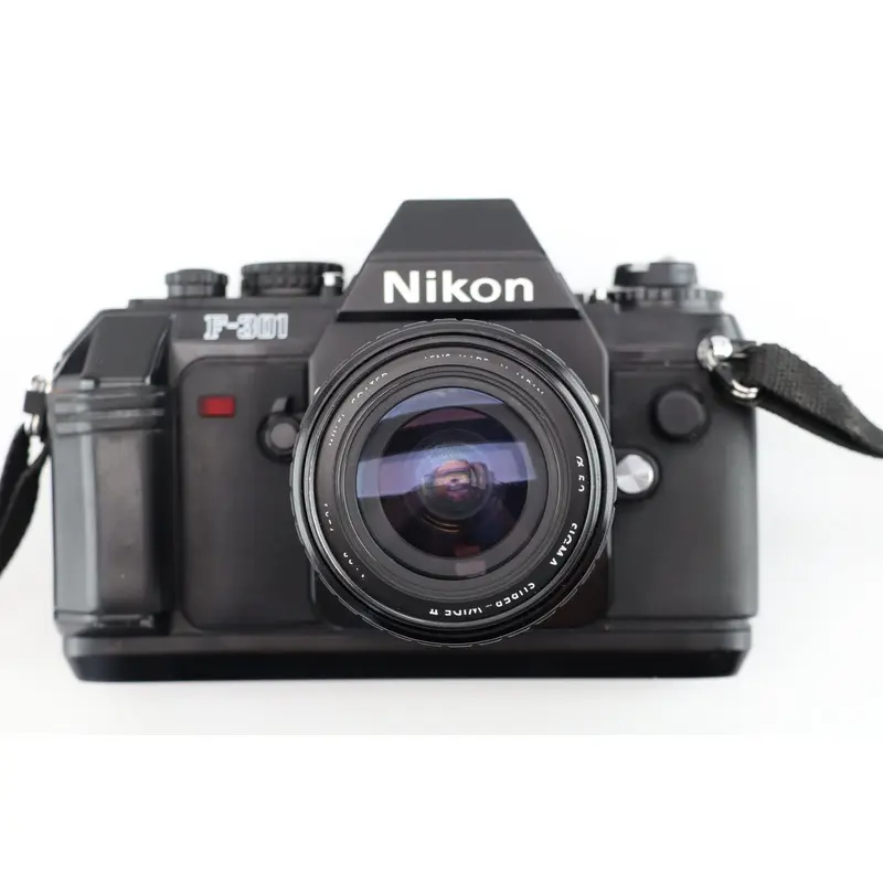 Nikon F-301 + Sigma mini wide 28mm