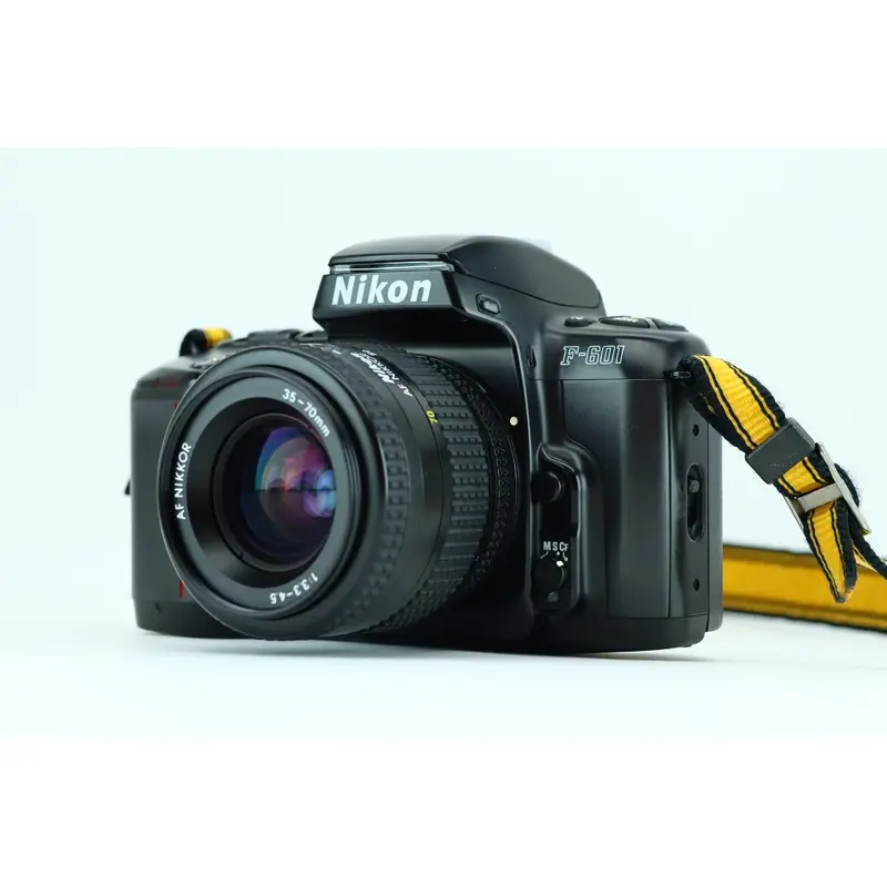 Nikon F-601 with Nikon AF Nikkor 35-70mm 1:3.3-4.5
