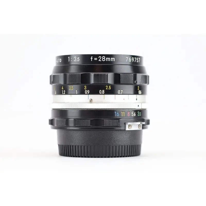 Nikon NIKKOR-H 28mm 3,5