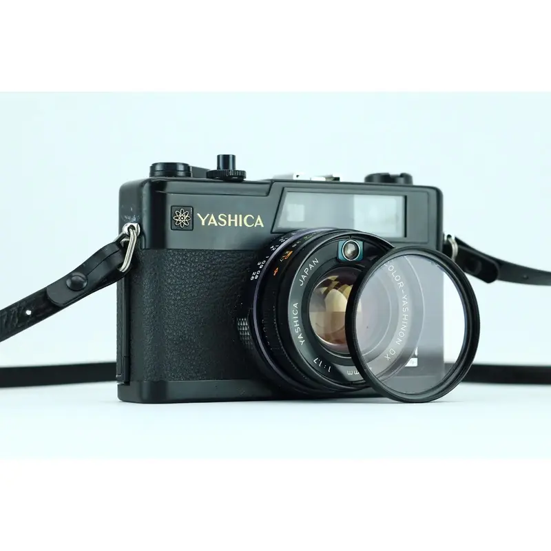 Yashica Electro 35 GX with Color-Yashinon DX 40mm 1:1.7