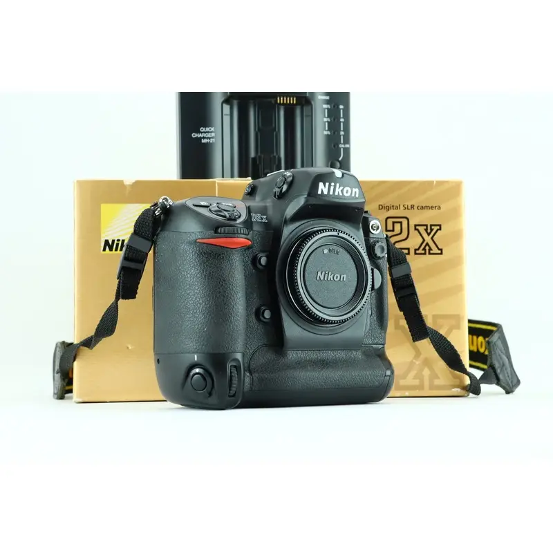 Nikon D2X camera with accessory included