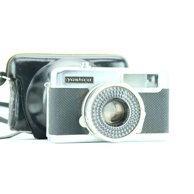 Yashica Half 17 Rapid with Yashinon 1:1.7 f=3,2cm lens