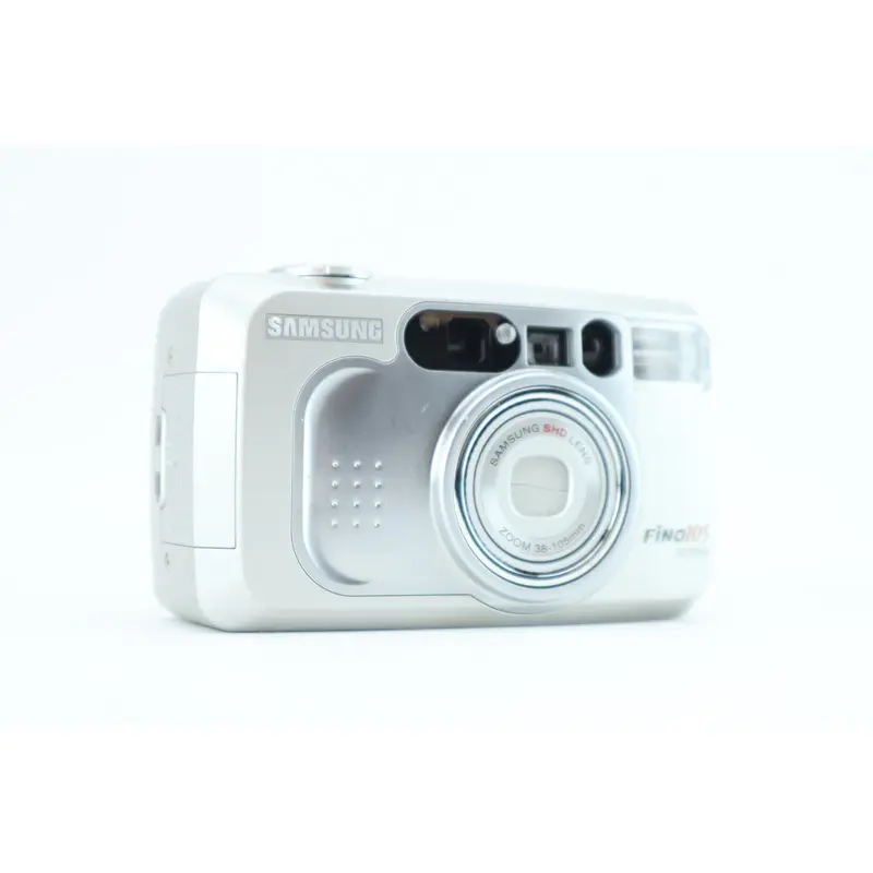 Samsung Fino 105 super with a 38-105mm lens