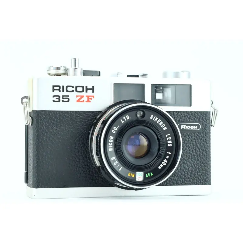 Ricoh 35ZF with 40mm 2,8