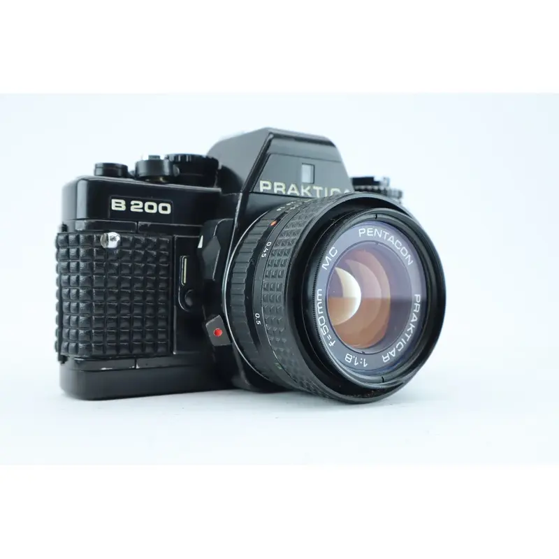 Praktica B 200 electronic with prakticar 1:1,8 f/50mm lens