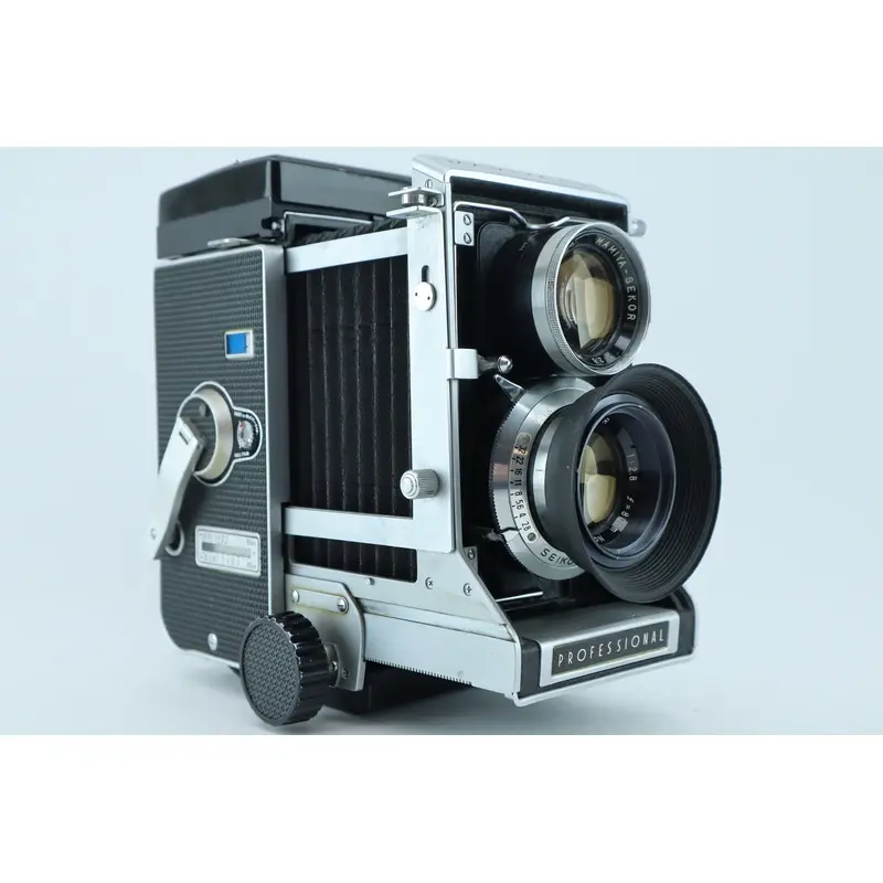 Mamiya C33 with two 2,8/80mm lenses