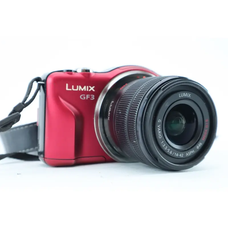 Lumix Panasonic DMC-GF3 with G Vario 14-42mm