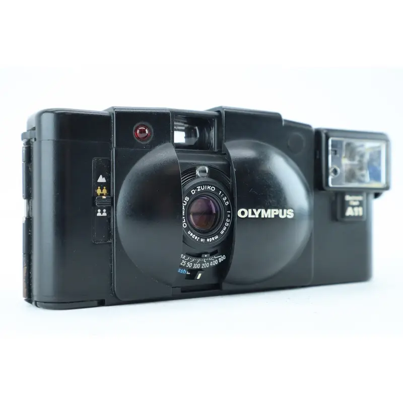 Olympus XA2 3,5/35mm with Electronic Flash A11