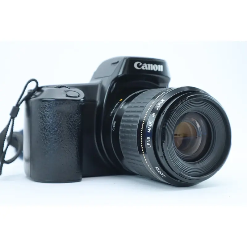 Canon EOS 1000F N with EF 80200mm f/4.55.6