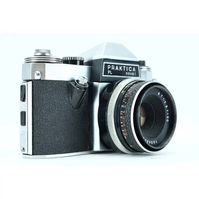 Praktica PL Nova I + aus Jena 50mm f/2.8