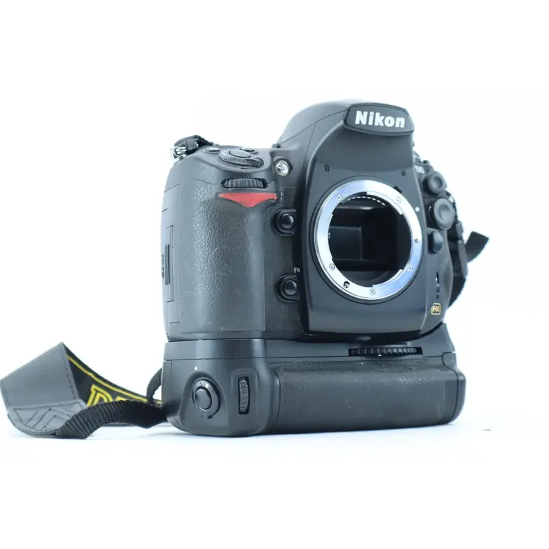Nikon D700  Full-Frame DSLR Camera Body