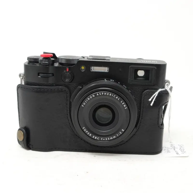 Used Fujifilm X100V in Black with half case and thumb rest (SH43084)