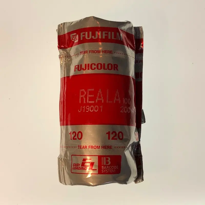 Fujicolor REALA 100 (EXPIRED 12/2001)