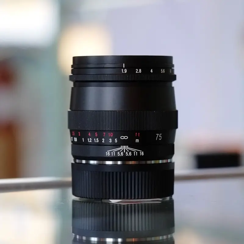 Voigtlnder Ultron 75mm f1.9