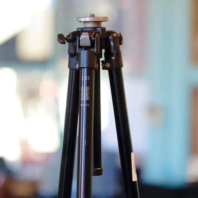 Bogen 3205 (AKA Manfrotto 190B)