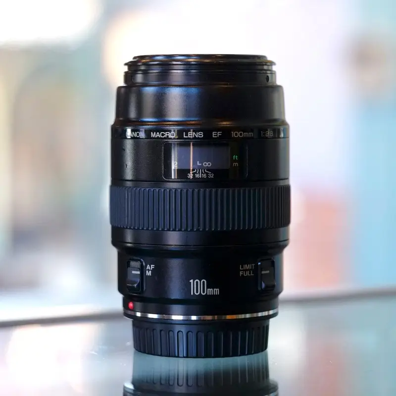 Canon EF 100mm f2.8 Macro