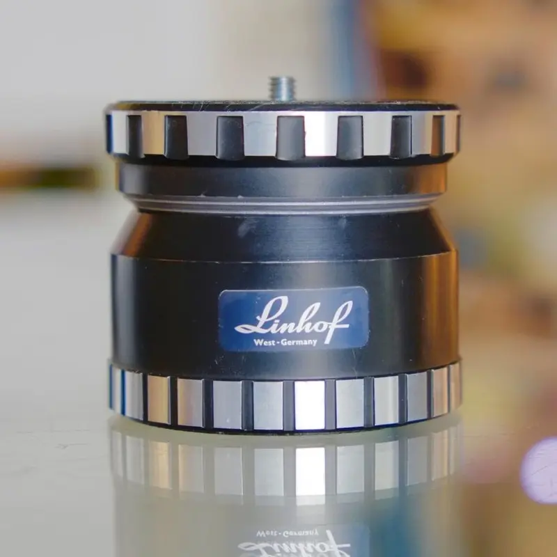 Linhof leveling head.