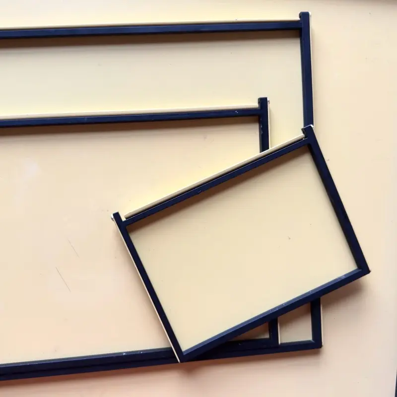 Fixed blade (non-cropping) easels