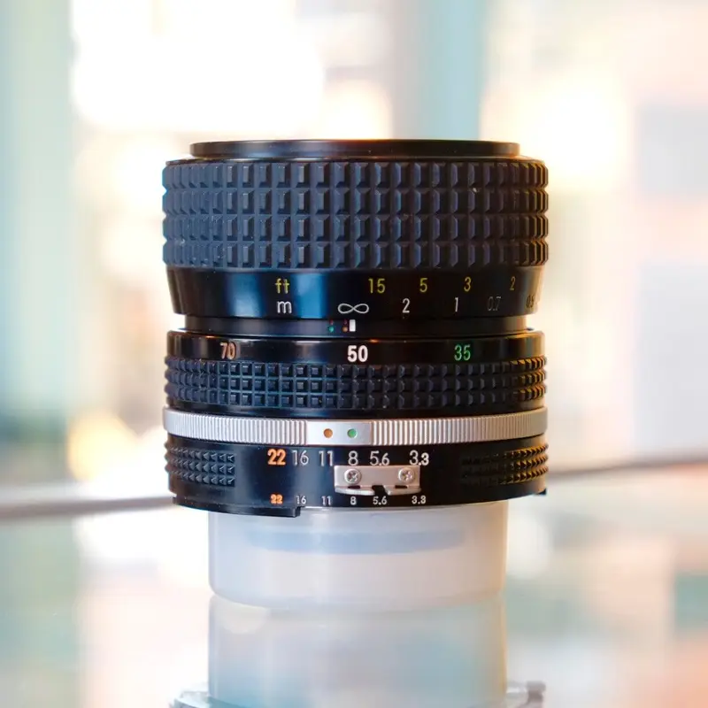 Nikon 35-70mm f3.3-4.5 AIS Zoom-Nikkor