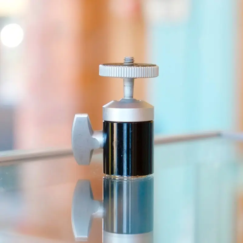 Small ball head that looks like a Leitz but doesnt say Leitz on it