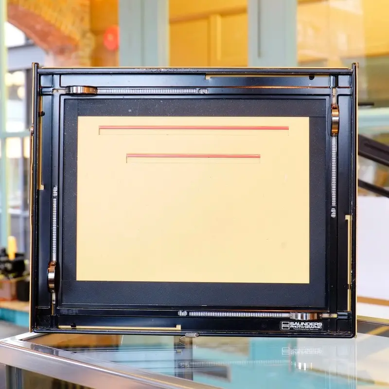 Saunders Photographic 11x14 4 blade easel