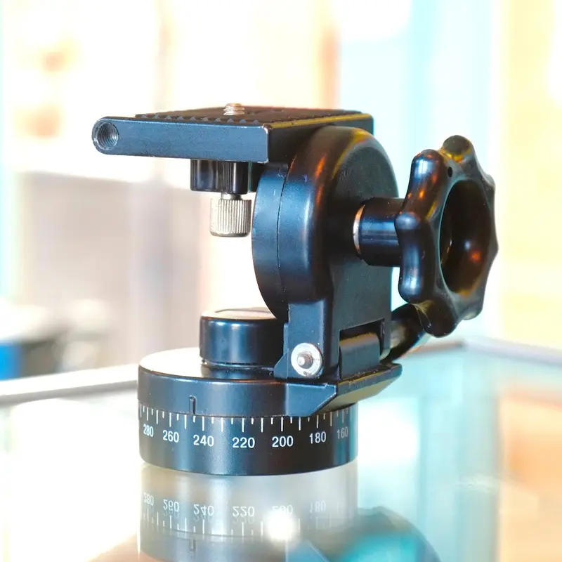 Bilora compact fluid head
