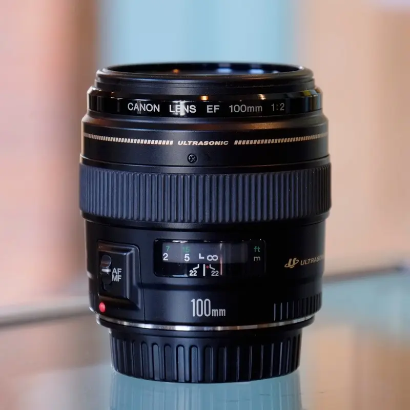 Canon EF 100mm f2 USM