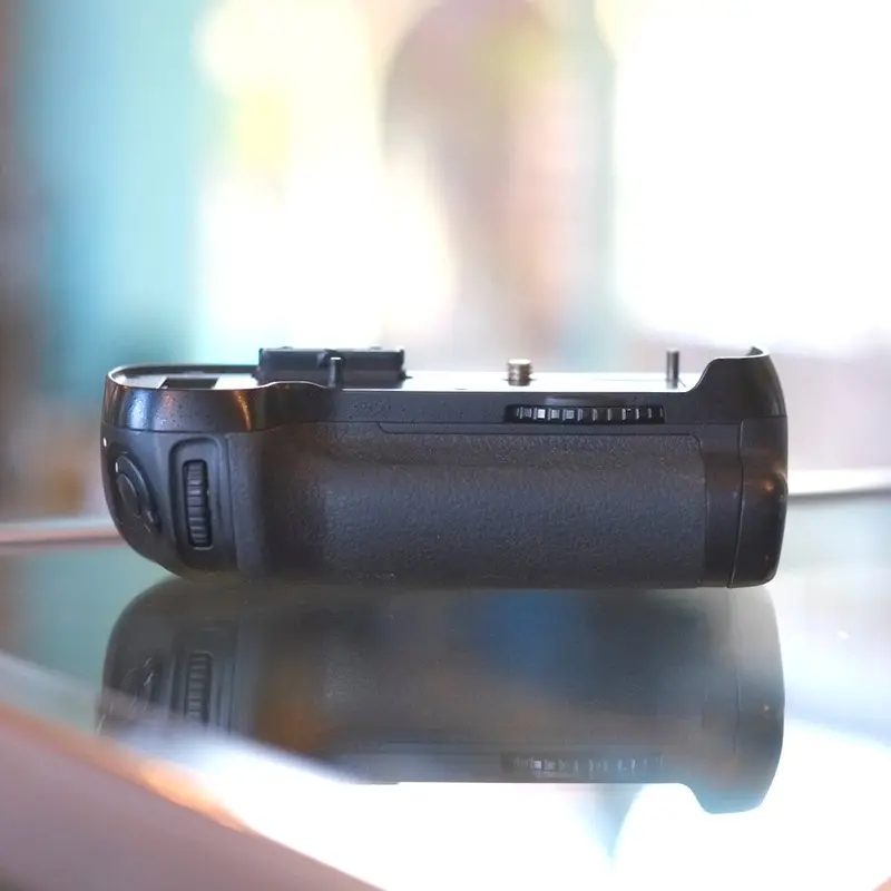 Nikon MB-D12