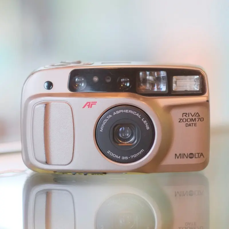 Minolta Riva Zoom 70 Date