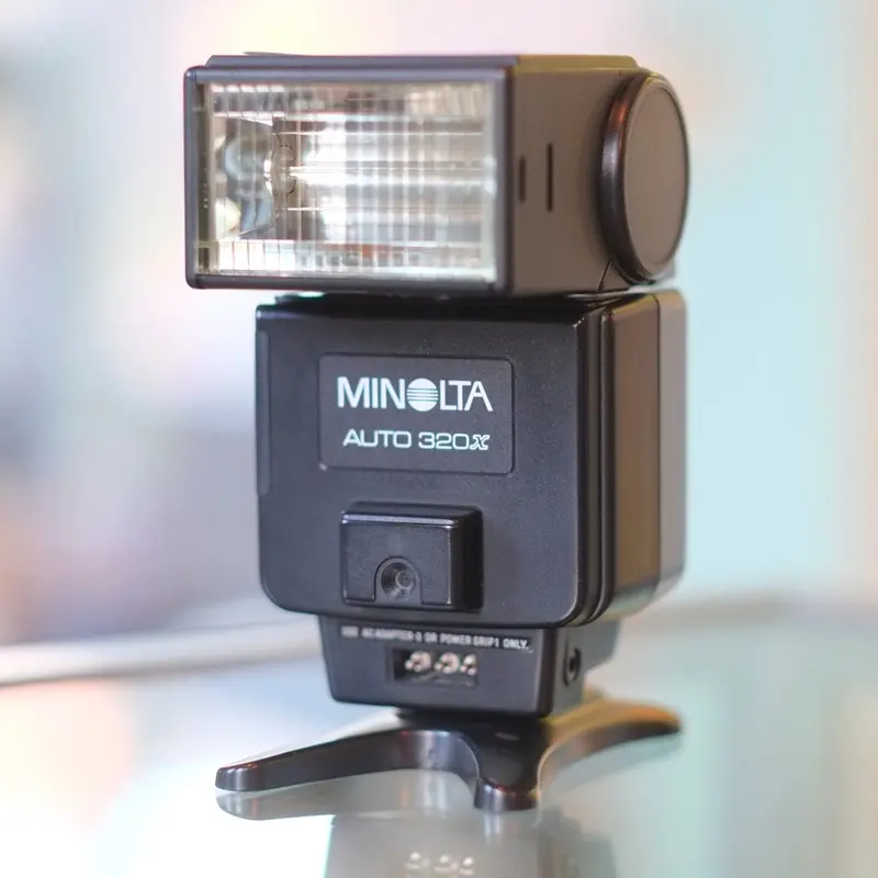 Minolta Auto 320X Flash