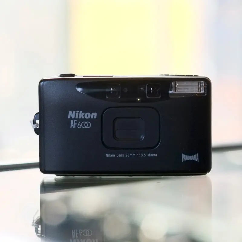Nikon AF600 Quartz Date