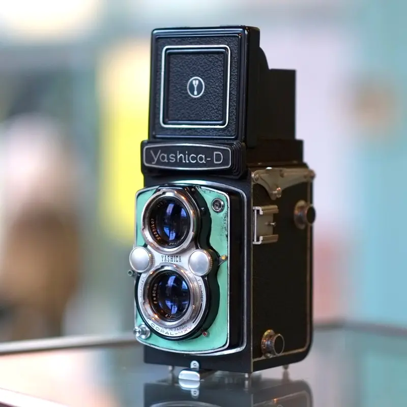 Yashica-D (partially re-covered)