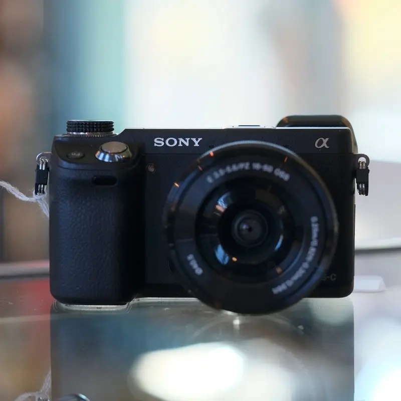 Sony NEX-6 with E 16-50mm f3.5-5.6 OSS
