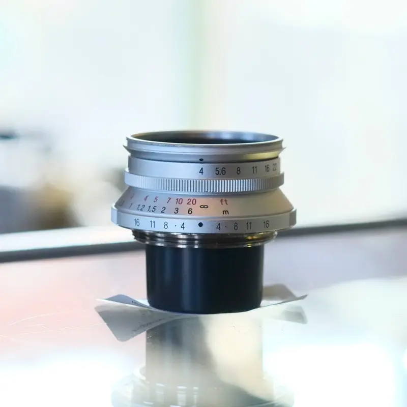 Voigtlnder Snapshot Skopar 25mm f/4 MC (no hood)