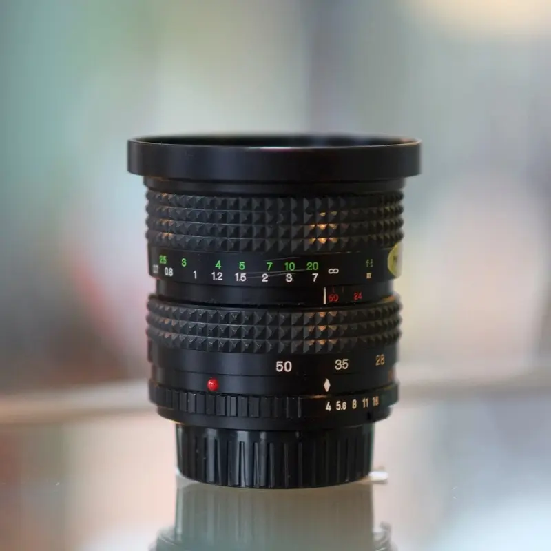 Minolta MD Zoom Rokkor-X 24-50mm f4
