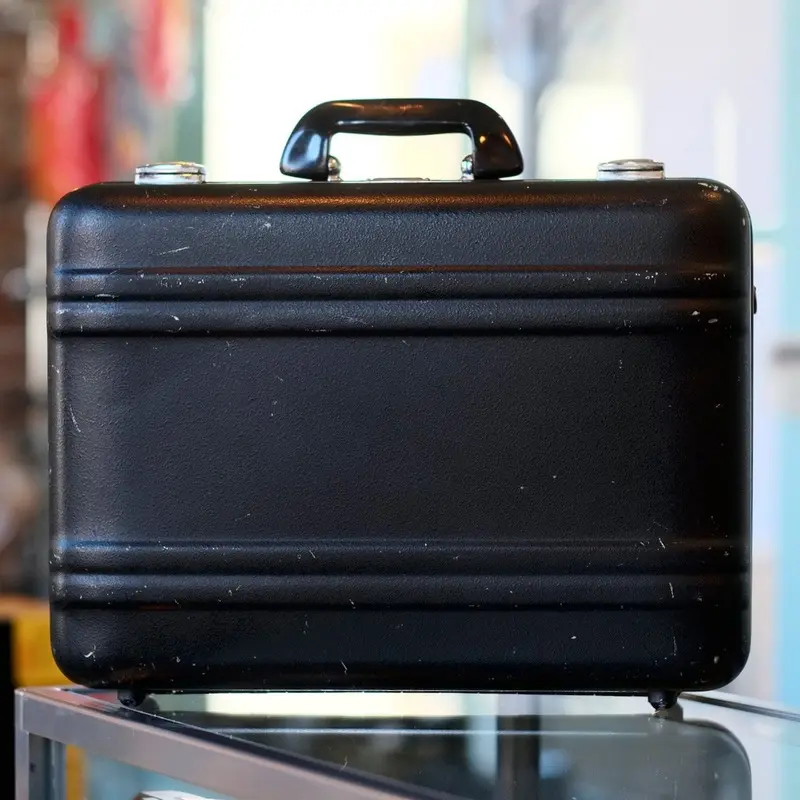 Zero Halliburton aluminum case