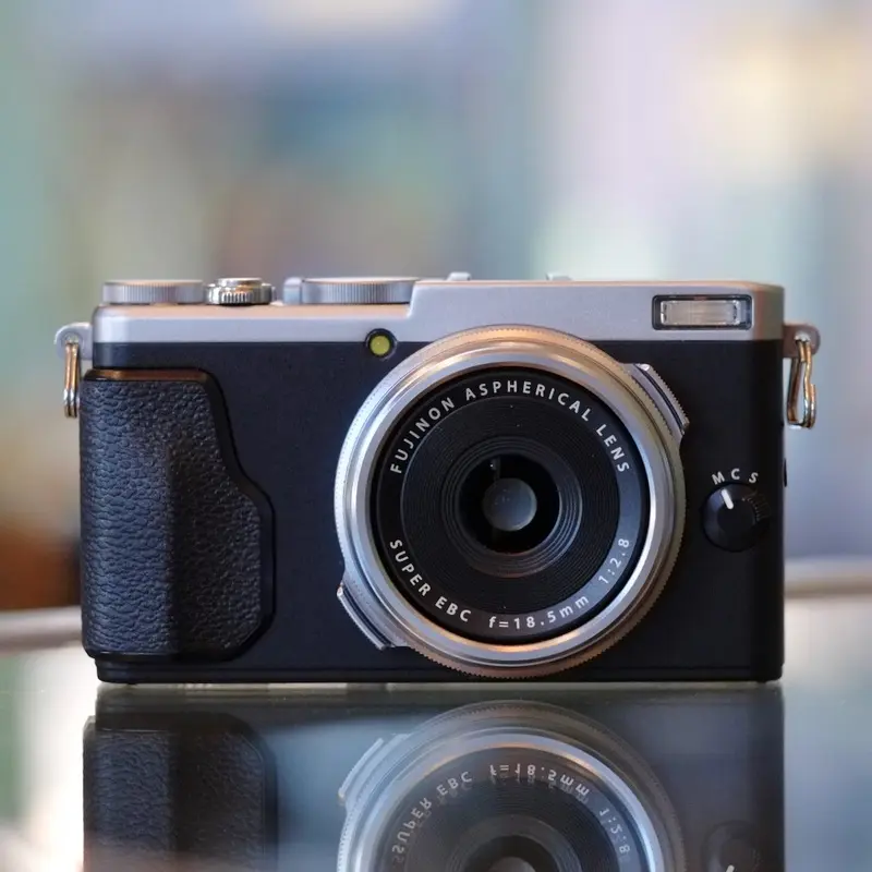 Fujifilm X70