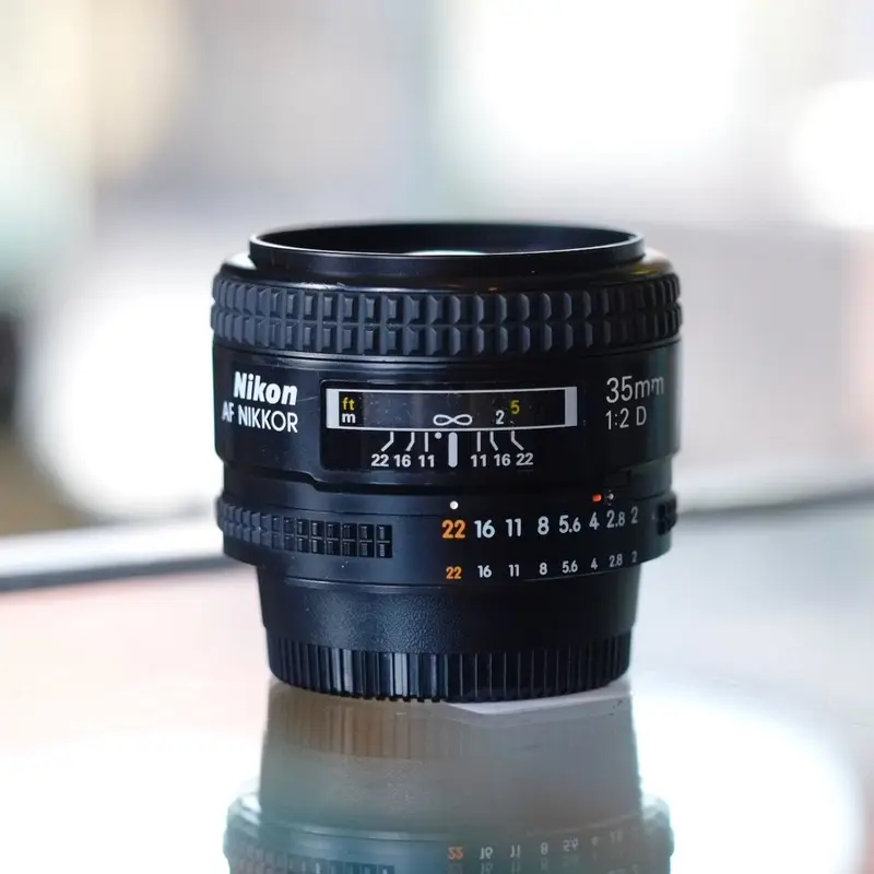 Nikon 35mm f2D AF Nikkor