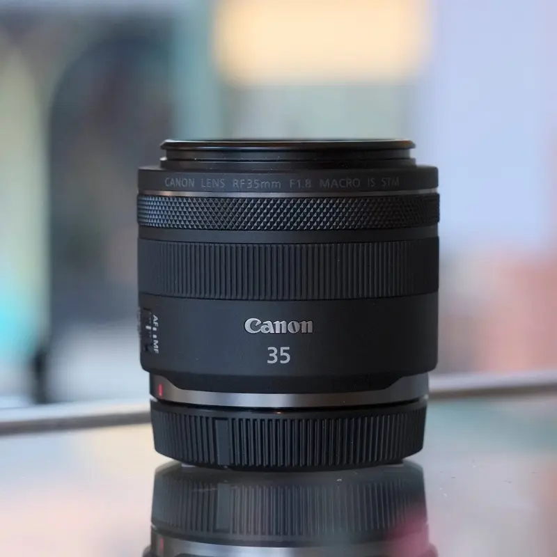 Canon RF 35mm f1.8 Macro IS STM