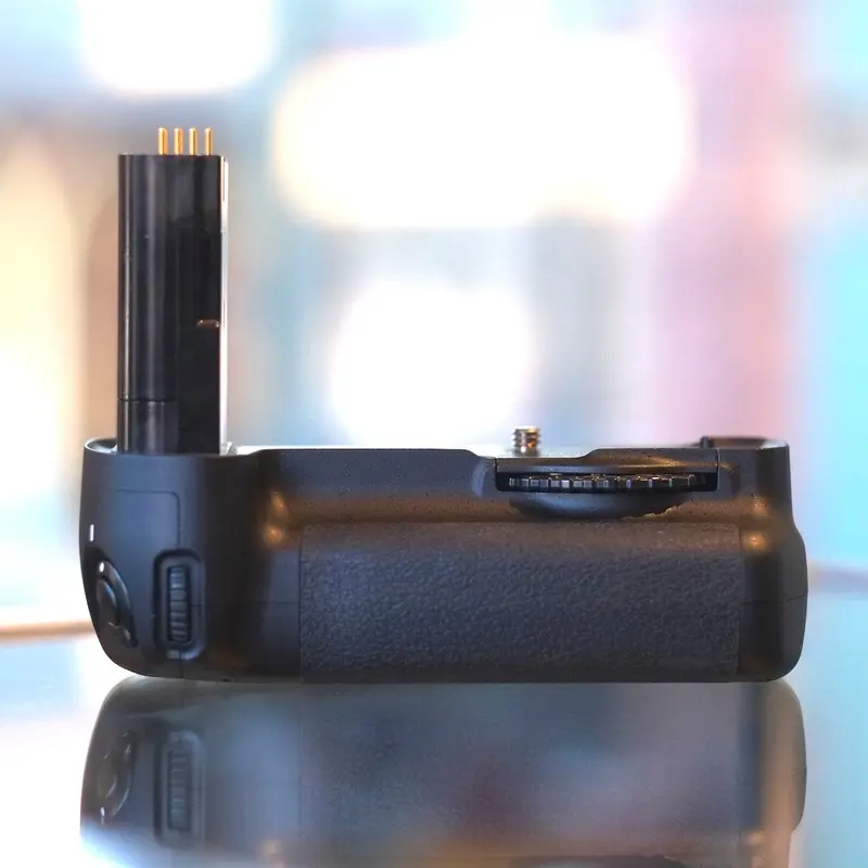 Nikon MB-D200
