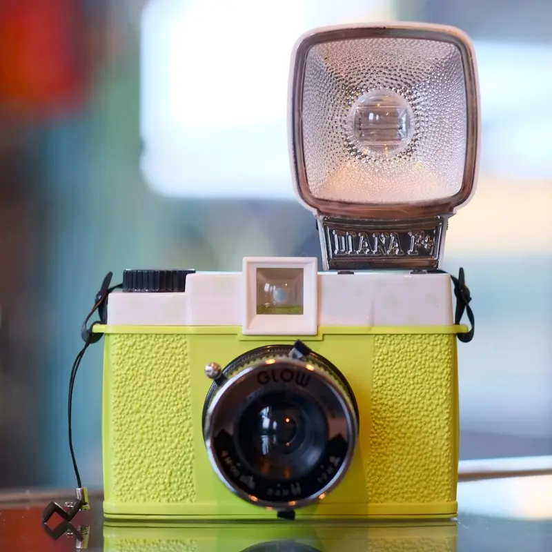 Diana F+ Glow