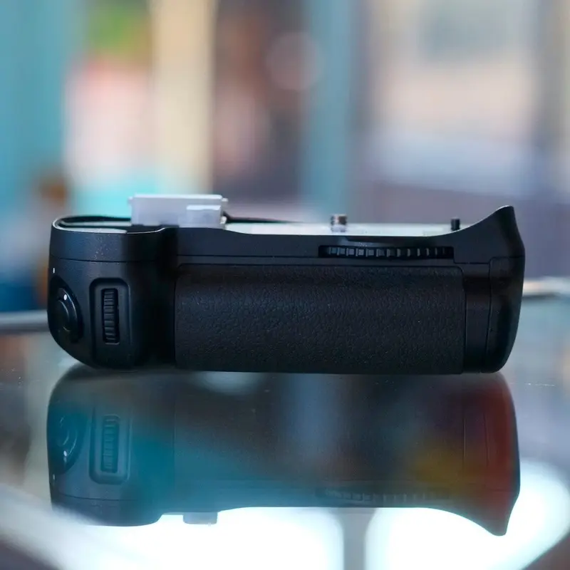 Nikon MB-D10