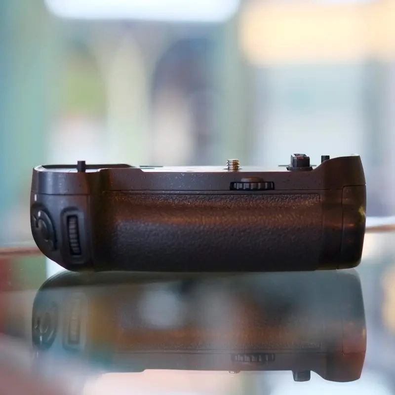 Nikon MB-D17