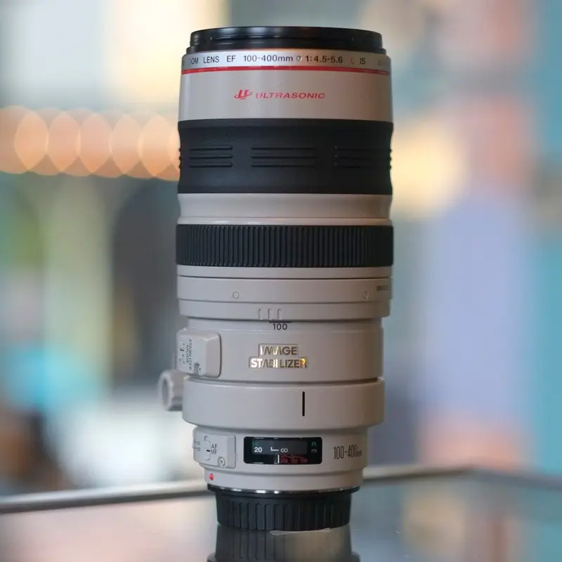 Canon EF 100-400mm f/4.5-5.6L IS USM.